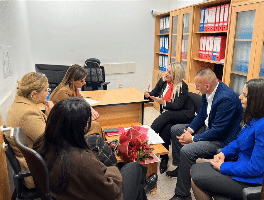 Ministrja e Drejtësisë znj. Albulena Haxhiu vizitoi zyrën e Agjencisë për Ndihmë Juridike Falas në Prizren