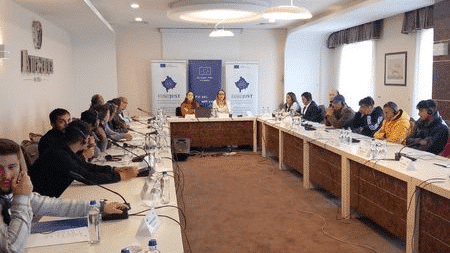 Fushë Kosovë/Obiliq: Sesion informativ ligjor me komunitetin Rom për Qasjen në Drejtësi